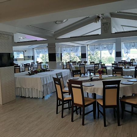 Restaurant And Pension Stenly Spissky Stvrtok Eksteriør bilde