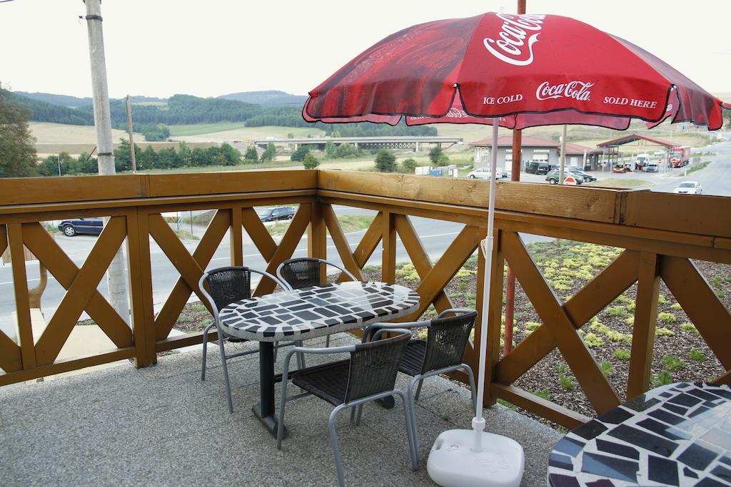 Restaurant And Pension Stenly Spissky Stvrtok Eksteriør bilde